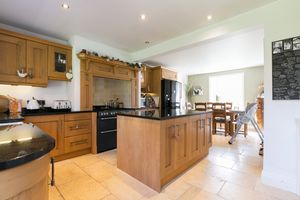 dining kitchen- click for photo gallery